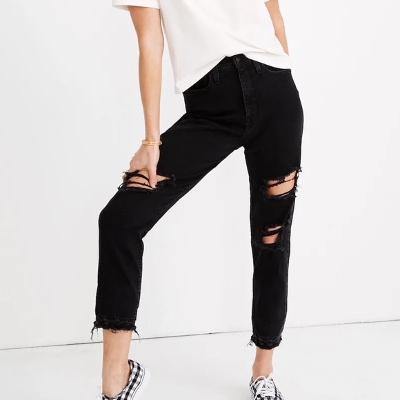 Madewell Denim - Madewell The Mom Jean Distressed Cropped in Raney Wash Knee-Rip Black size 26